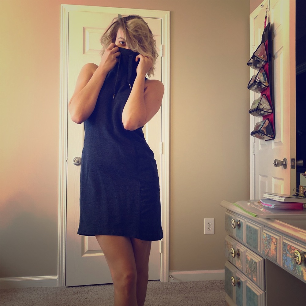 Athleisure dress with high neck and pockets